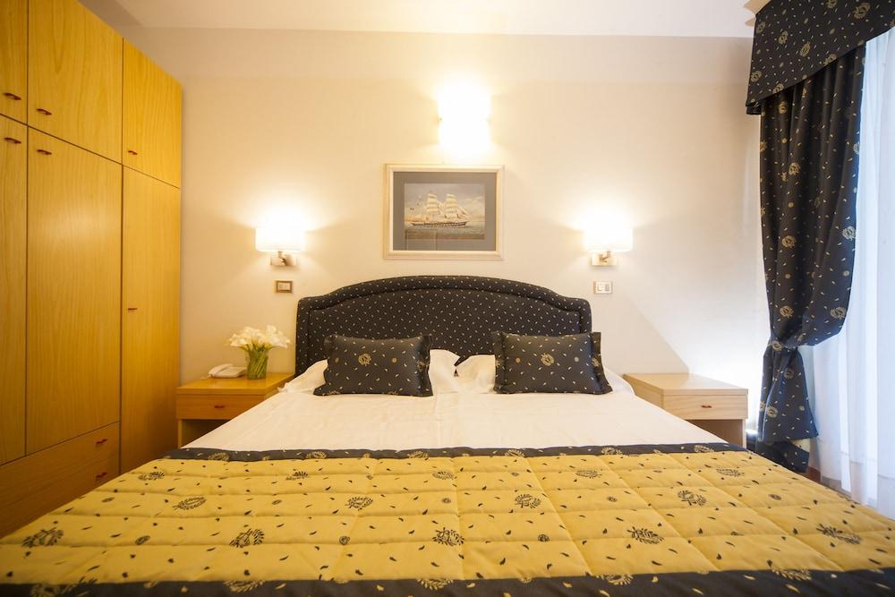 Hotel Mon Cheri Riccione Exterior photo