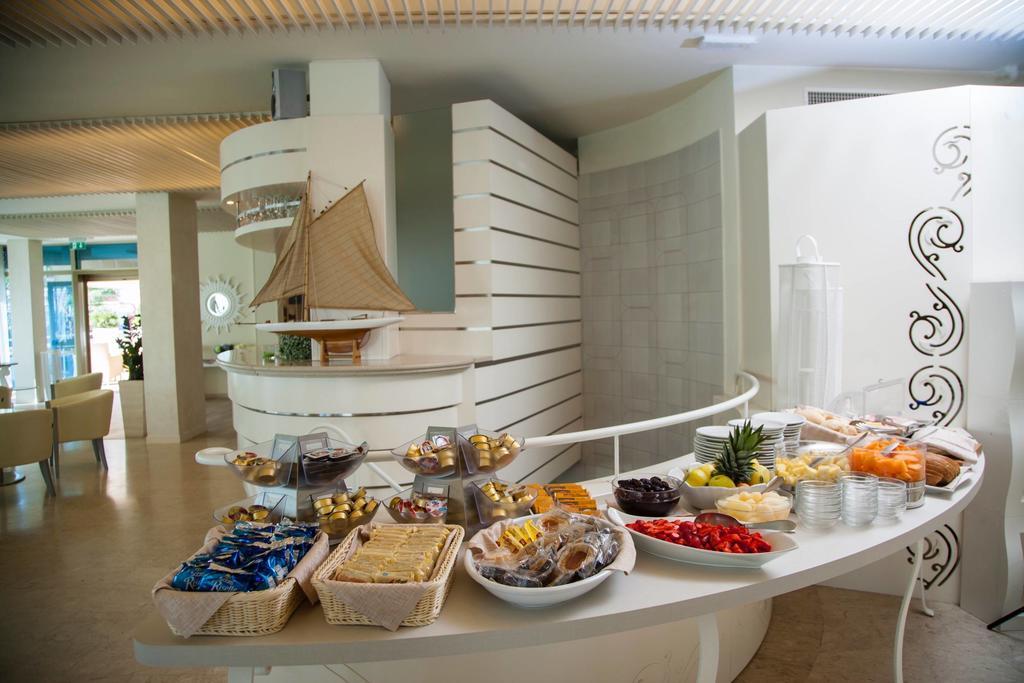 Hotel Mon Cheri Riccione Exterior photo