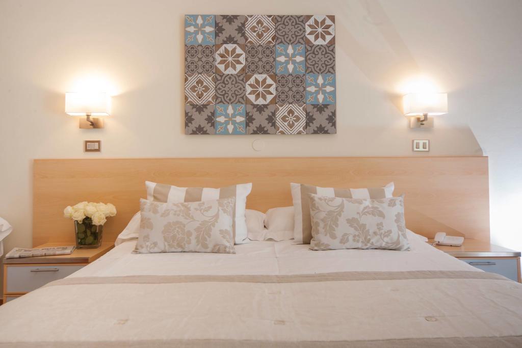 Hotel Mon Cheri Riccione Room photo